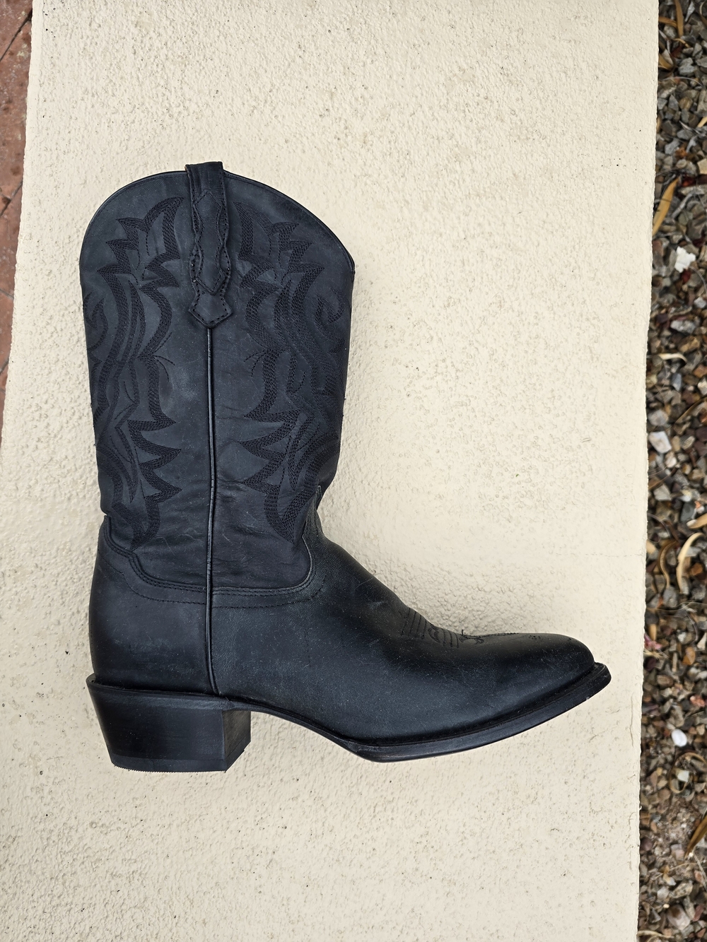 Shyanne Black Western Embroidered Mid-Calf Heeled Boots